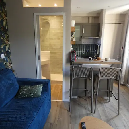 Chez Eugene Ονφλέρ